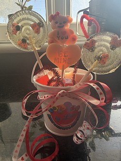 Custom arrangements start at $10 for a small basket (up to 5 lollies and 1 specialty lollie)